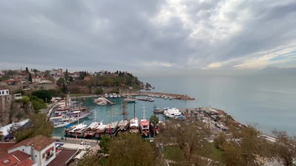 Antalya Turquía Puerto Deportivo Ciudad Vieja Caleici Vista Día Nublado — Vídeos de Stock