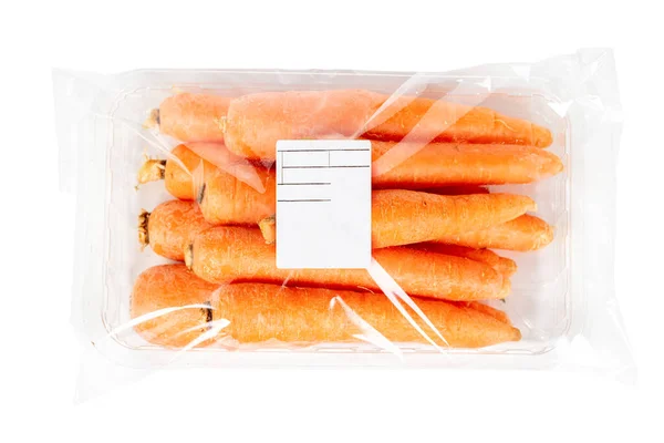 新收获的胡萝卜被包装好 贴上孤立的白色背景标签 — 图库照片