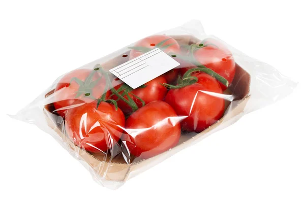 包装新鲜收获的西红柿 并在孤立的白色背景上标注 — 图库照片