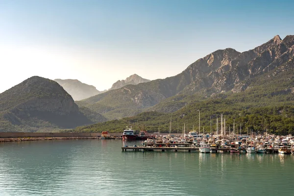 Antalya Refugio Pesca Puerto Deportivo Con Paisajes Montaña Parte Posterior — Foto de Stock