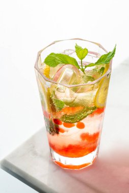Çayın ferahlatıcı mojito çilekli ve bobalı.