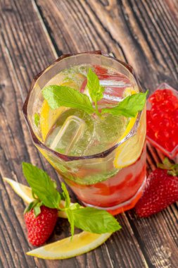 Çayın ferahlatıcı mojito çilekli ve bobalı.