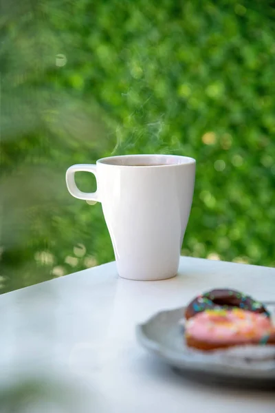 Avkopplande Americano Kaffe Vit Porslin Kopp Stenbord — Stockfoto