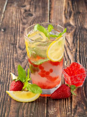Çayın ferahlatıcı mojito çilekli ve bobalı.
