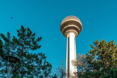 Ankara, Türkiye - 05 Temmuz 2022: Atakule Kulesi Ankara, Türkiye 'nin başlıca simgesidir