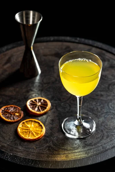 Refreshing Citrus Alcoholic Cocktail Dark Background — 스톡 사진