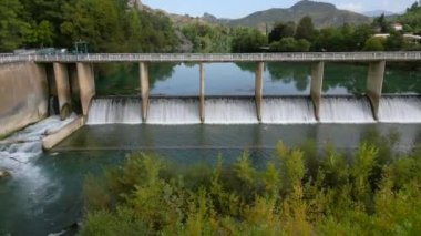 Su hidroelektrik santralinden geliyor.