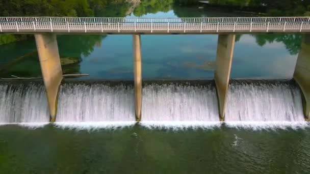 Vista Aerea Dell Acqua Rilasciata Dalla Centrale Idroelettrica — Video Stock