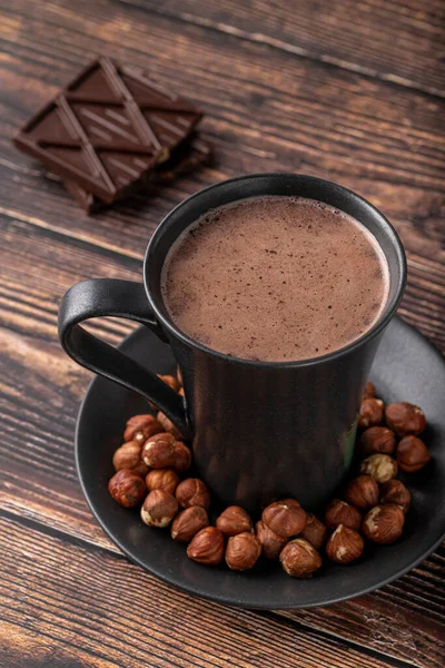 Hasselnöt Varm Choklad Med Choklad Bredvid Den Träbord — Stockfoto