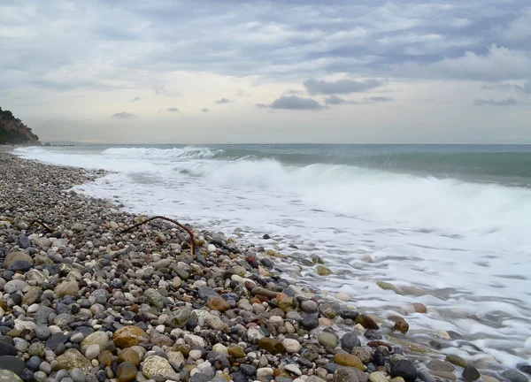 Море, скалы и волны — стоковое фото