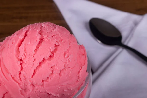 Aardbei Gearomatiseerde Gelato Gemaakt Van Melk Edele Ingrediënten — Stockfoto