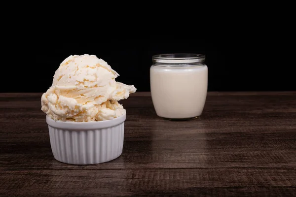 Tasty White Cream Flavored Ice Cream Served White Pot Glass — Foto Stock