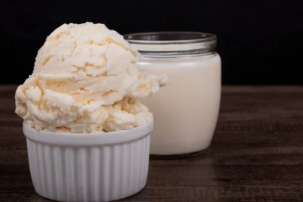 Tasty White Cream Flavored Ice Cream Served White Pot Close — Foto Stock