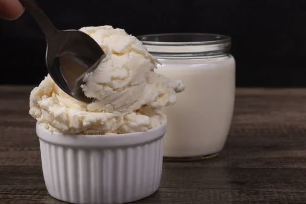 Tasty White Cream Flavored Ice Cream Served White Pot Picking — Foto Stock