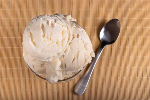 Delicious White Cream Ice Cream Served Glass Bowl Gourmet Photograph — Foto Stock