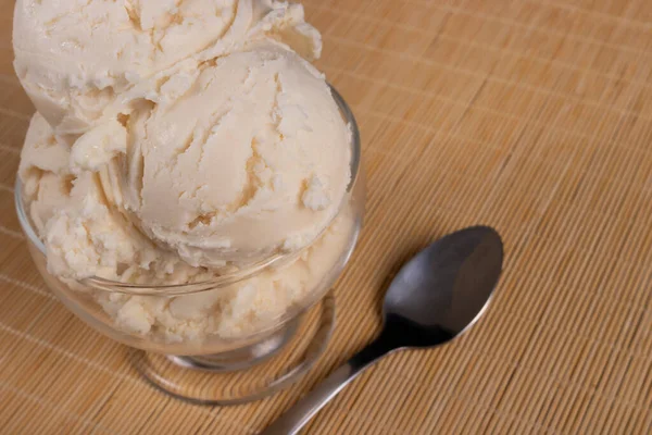 White Cream Ice Cream Balls Served Glass Bowl Next Dessert — Foto Stock