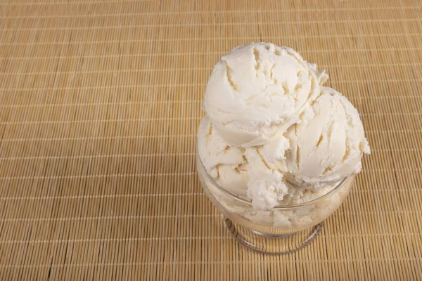 White Cream Ice Cream Served Glass Bowl Wooden Background Space — ストック写真