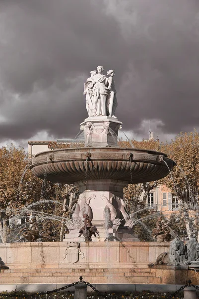 喷泉在普罗旺斯地区艾克斯 — 图库照片