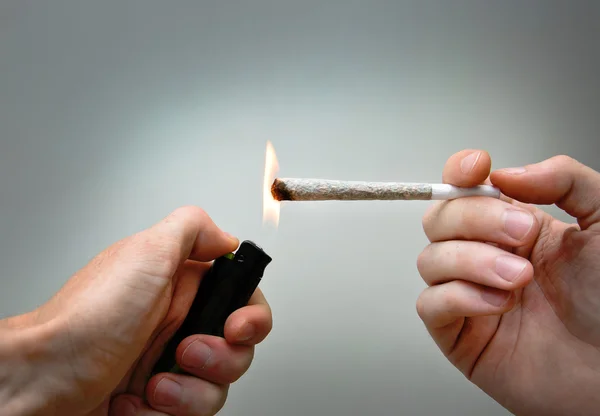 Burning marijuana joint — Stock Photo, Image