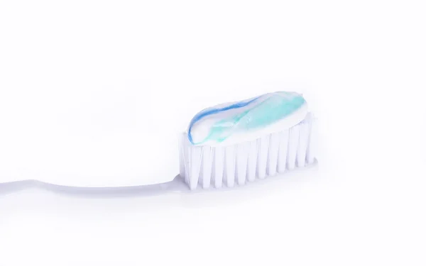 Une brosse à dents avec la pâte Image En Vente