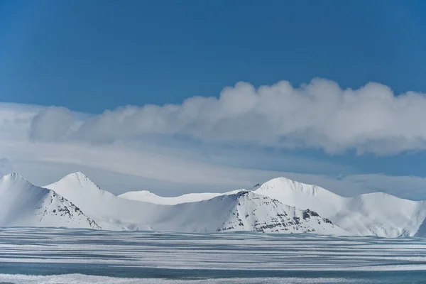 Vatnajokull氷河の一部であるBreidamerkurjokull氷河では — ストック写真