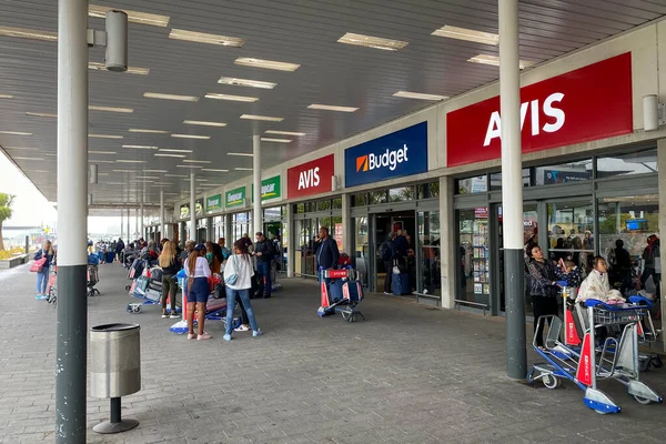 Cape Town, Güney Afrika 7 Kasım 2019: Cape Town Uluslararası Havaalanı 'ndaki kiralık otomobil istasyonları.