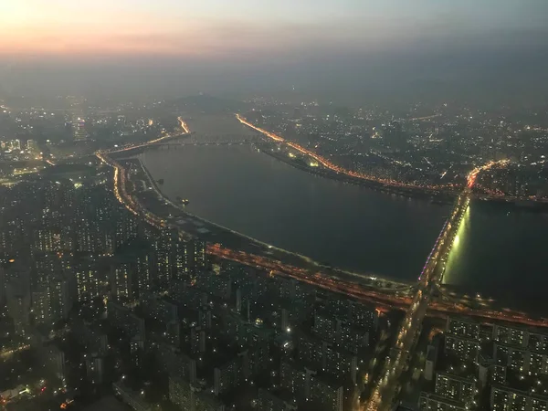 夕阳西下朝西看首尔市景 — 图库照片