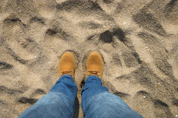 Legs Jeans Yellow Shoes Person Standing Sandy Beach — Stock Photo, Image