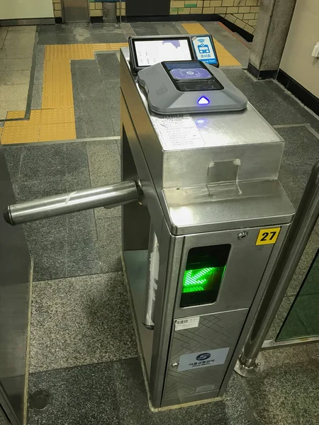 Seoul Zuid Korea Februari 2018 Toegangspoort Draaihek Van Metrostation Seoul — Stockfoto