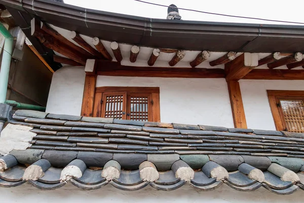 Fachada Telhas Tradicional Edifício Residencial Coreano Contra Céu Nublado Bukchon — Fotografia de Stock