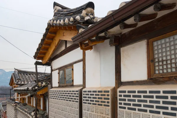 Fachada Com Janelas Madeira Telhas Tradicional Edifício Residencial Coreano Bukchon — Fotografia de Stock
