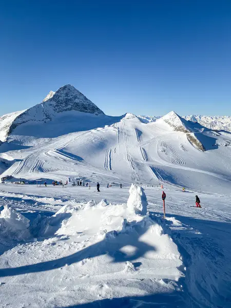 Panoramautsikt Över Österrikiska Skidområdet Hintertux Glacier Regionen Tyrolen Mot Blå — Stockfoto