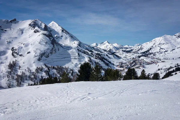 Panoramautsikt Över Österrikiska Skidområdet Obertauen Mot Blå Himmel Med Moln — Stockfoto