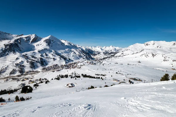 Panoramatický Pohled Rakouskou Lyžařskou Oblast Obertauen Proti Modré Obloze — Stock fotografie