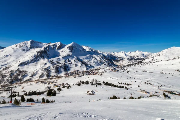 Panoramautsikt Över Österrikiska Skidområdet Obertauern Mot Blå Himmel — Stockfoto
