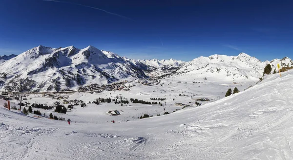 Panoramatický Pohled Rakouskou Lyžařskou Oblast Obertauen Proti Modré Obloze — Stock fotografie
