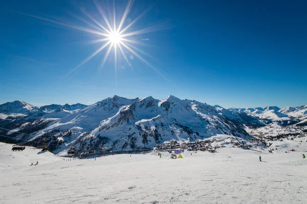 Panoramablick Auf Das Österreichische Skigebiet Obertauen Vor Blauem Himmel Mit — Stockfoto
