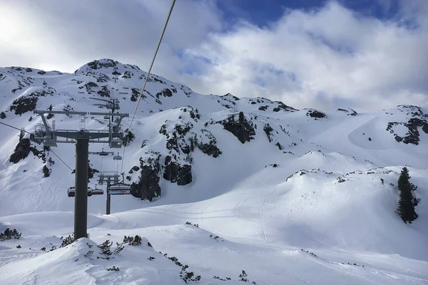Avusturya Nın Obertauern Kayak Bölgesi Mavi Gökyüzüne Karşı Bir Teleferikten — Stok fotoğraf