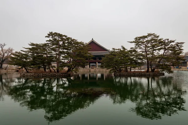 Gyeonghoeru Pavillon Gyeongbokgung Palace Seul Coreia Sul Contra Céu — Fotografia de Stock