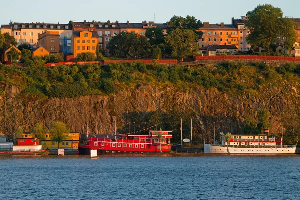 Bateaux à Stockholm une soirée d'été . — Photo