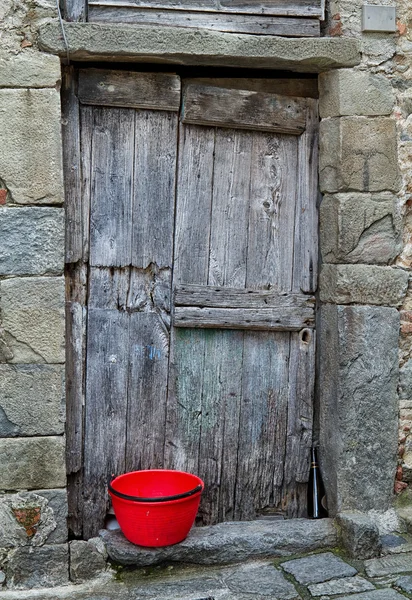 Oude rustieke grijs deur . — Stockfoto