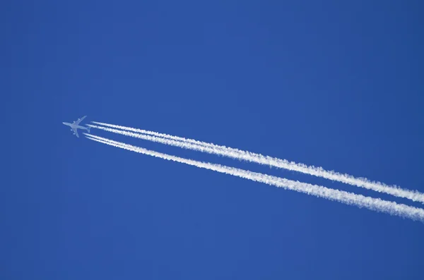 Aeronave com carris . Fotos De Bancos De Imagens Sem Royalties