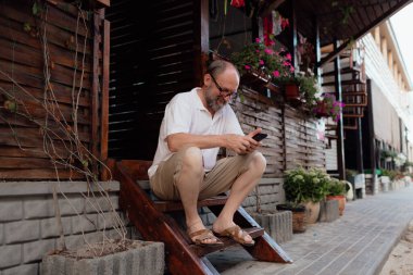 Telefonda konuşması çok komikti. Yaz tatili