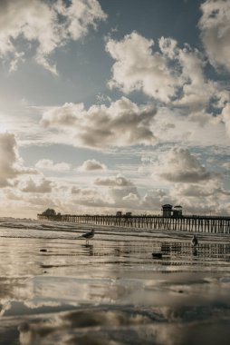 Güzel bulutlarda dinleniyor