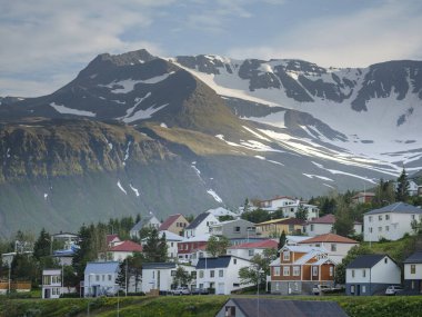 Kuzey İzlanda 'daki küçük balıkçı köyü Siglufjrdur.. 