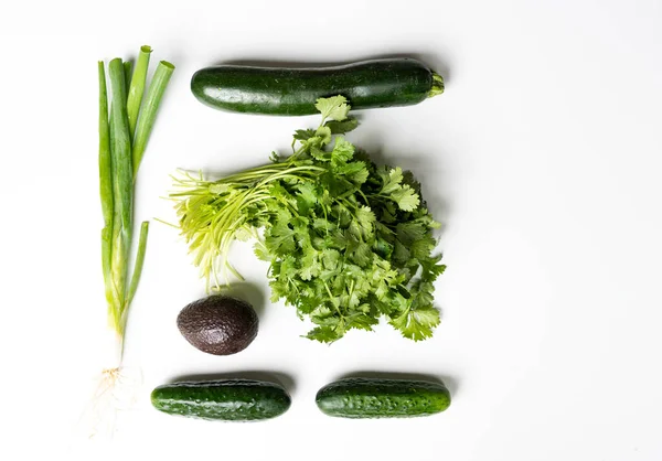 Verdure Verdi Sono Disposti Nella Forma Sfondo Bianco — Foto Stock