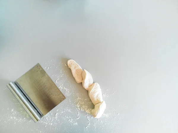 Het Deeg Wordt Bereid Voor Het Bakken Van Kleine Broodjes — Stockfoto