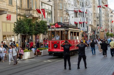 09 05 2021 İstanbul Türk tramvay hattı ünlü Taksim Meydanı Katranında