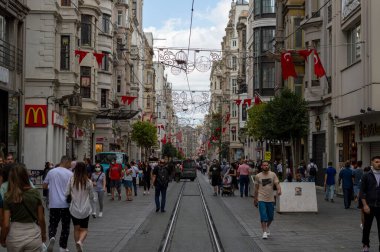 09 05 2021 İstanbul Türk tramvay hattı ünlü Taksim Meydanı Katranında