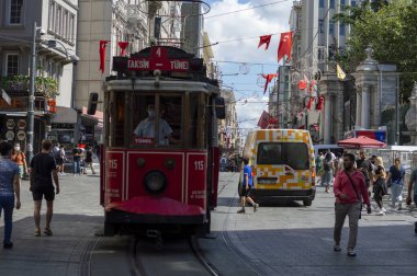 09 05 2021 İstanbul Türk tramvay hattı ünlü Taksim Meydanı Katranında